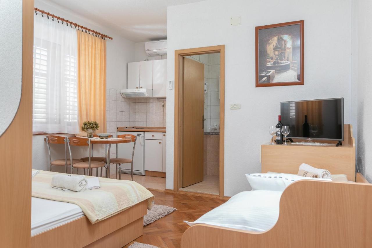 Apartments Barba Tučepi Buitenkant foto