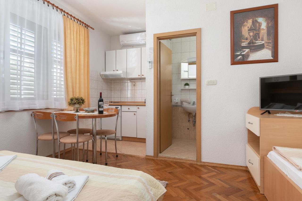 Apartments Barba Tučepi Buitenkant foto